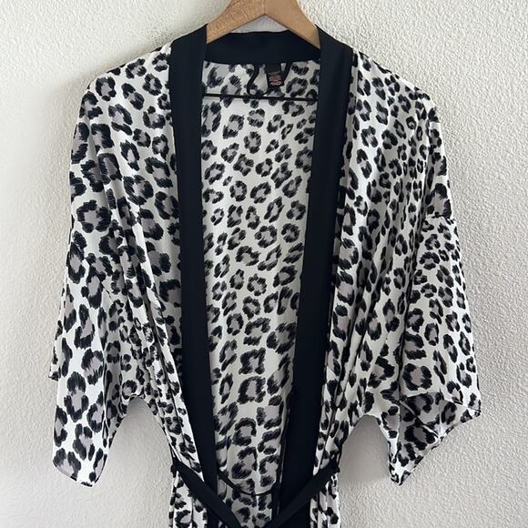 Victoria's Secret Kimono Robe Leopard Animal Print Neutral Black Trim M/L - Picture 4 of 9